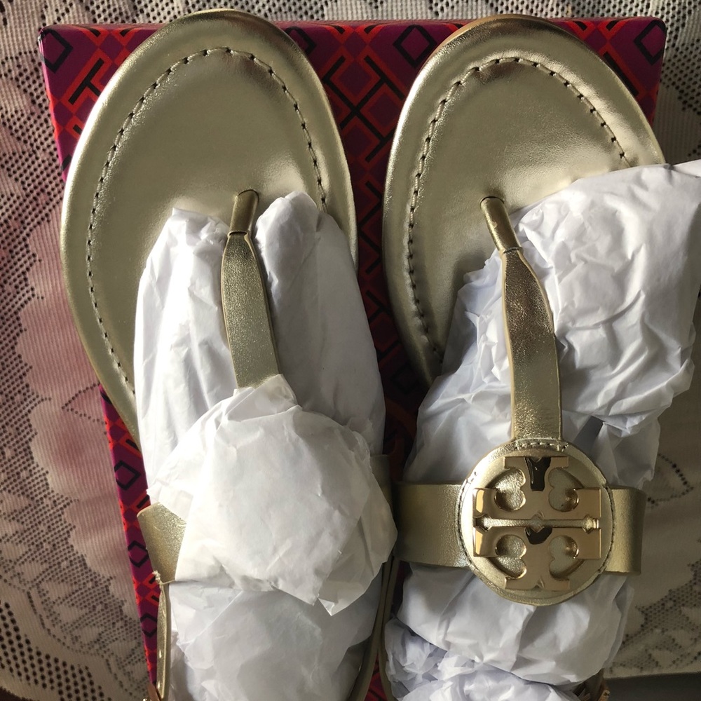 Tory Burch Bryce flat thong size 6 gold